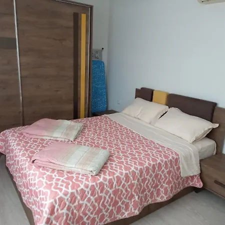 Naval Park Apartment *